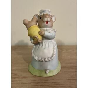 VTG 1985 Reco Dolli Tingle Mousetown USA “Nanny Nursemaid” Mouse Figurine 4.5”